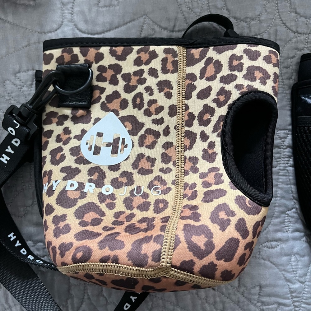 HydroJug Cheetah Sleeve